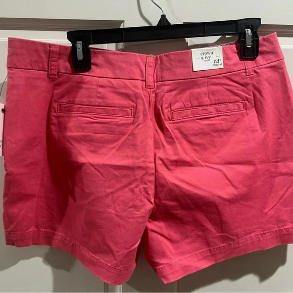 NWT Crown & Ivy Pink Shorts Size 12p - Picture 2 of 3